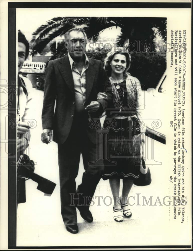 1976 Press Photo Actor Anthony Quinn and Wife Yolanda at Airport in France- Historic Images