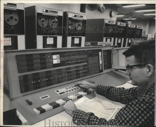 1961 Press Photo Civilian technician Dennis Lanheady of Pittsburgh in Greenland- Historic Images