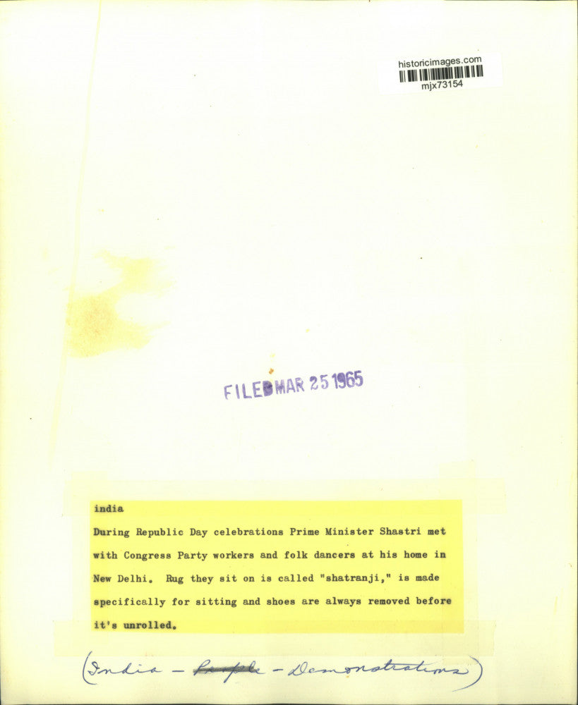 1965 Press Photo Prime Minister Shastri talks to Congress Party, New Delhi.