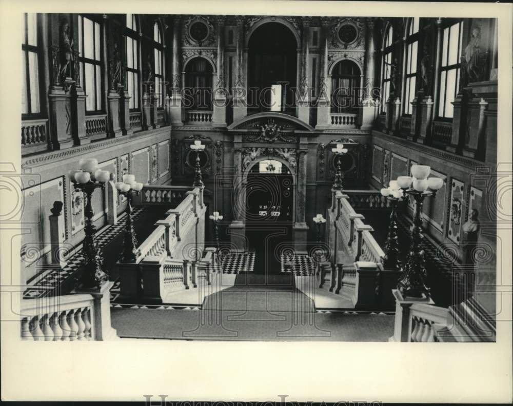 1963 Press Photo Vienna: This is the main staircase inside &quot;Burgtheater&quot;