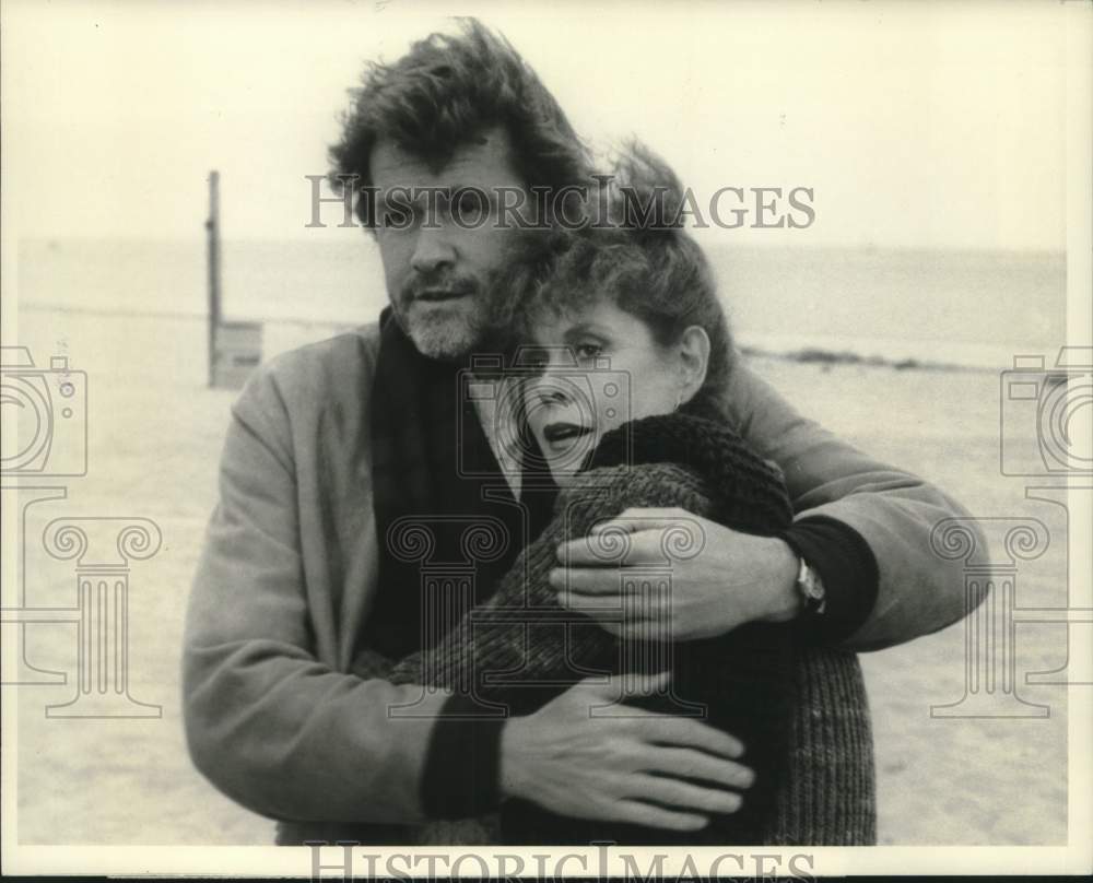 1983 Press Photo Elizabeth Montgomery & John Reilly in "Missing Pieces" on CBS- Historic Images