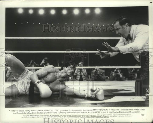 1982 Press Photo Rocky Balboa (Sylvester Stallone) Signaled Down In "Rocky III"- Historic Images