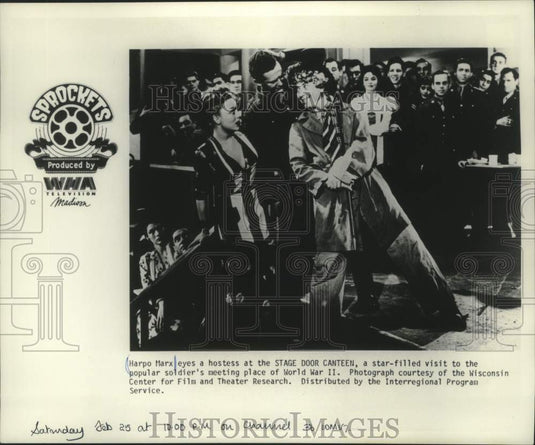 1984 Press Photo Harpo Marx Eyes Hostess At The Stage Door Cantee - mjx74705- Historic Images