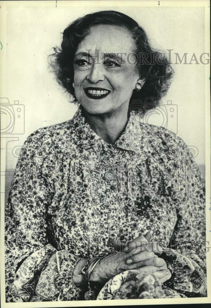 1982 Press Photo Actress Bette Davis at an interview in Chicago - mjx74728- Historic Images