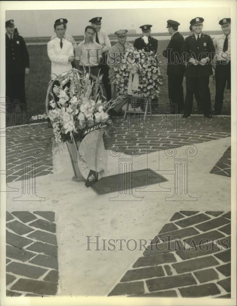 1938 Press Photo Wreath On Spot Where Wiley Post&#39;s Plane Stopped In 1933- Historic Images