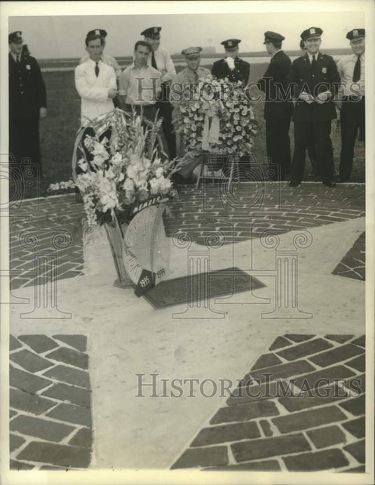 1938 Press Photo Wreath On Spot Where Wiley Post's Plane Stopped In 1933- Historic Images