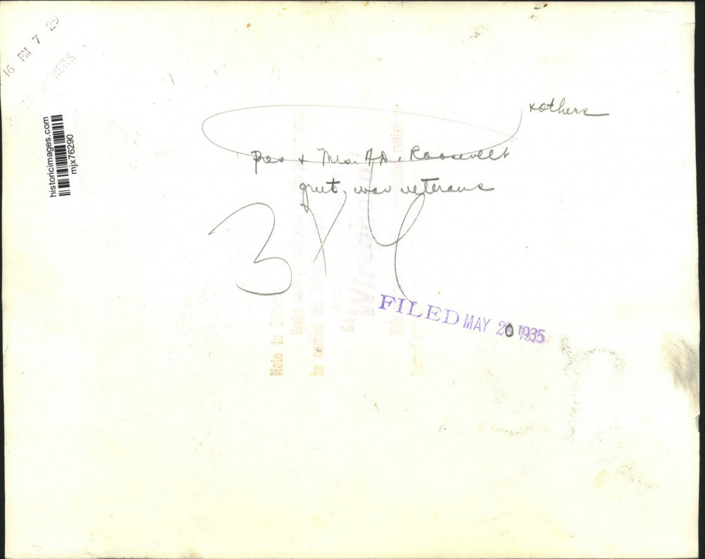 1935 Press Photo President & Mrs. Roosevelt greet war veterans at White House