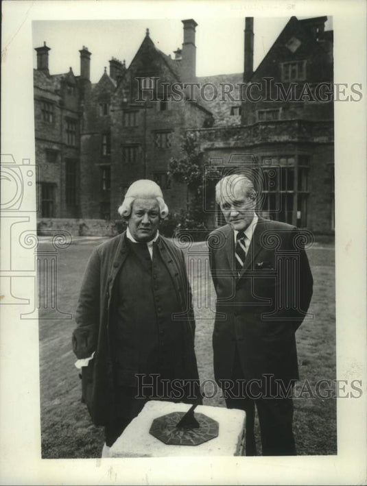 1971 Press Photo Peter Ustinov as Lord North is interviewed by Eric Sevareid- Historic Images