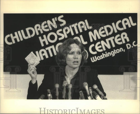 1984 Press Photo Actress Liv Ullman at a news conference in Washington, D.C.- Historic Images