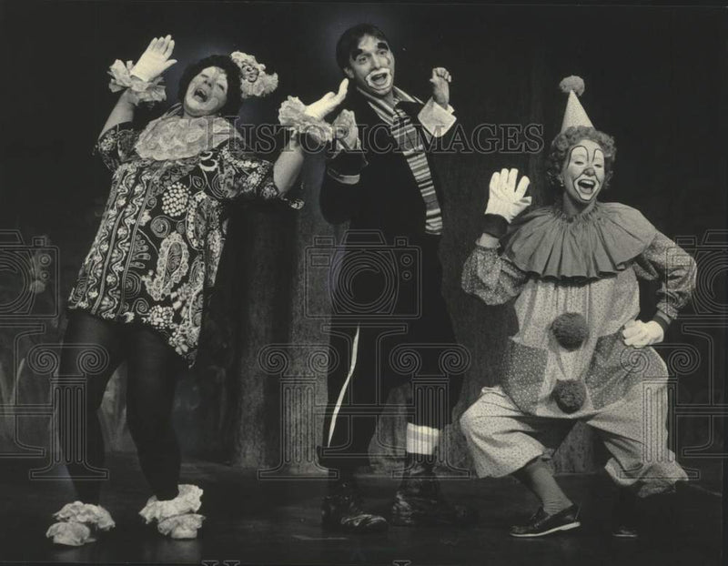 Load image into Gallery viewer, 1984 Press Photo Sunset Playhouse production of "The Clown Tree" - mjx77222
