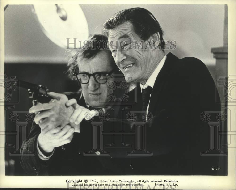 1972 Press Photo Woody Allen, John Carradine fighting over gun in movie.- Historic Images