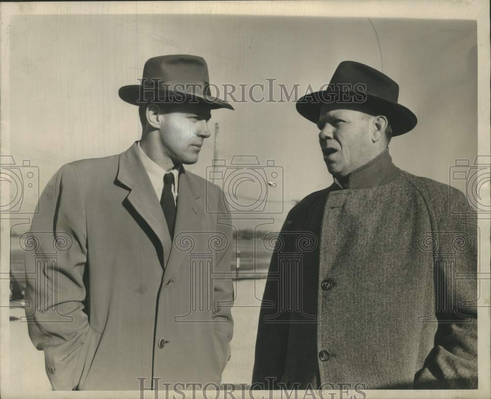 1949 Press Photo Bud Wilkinson and Lloyd Larson in Milwaukee - mjx77377- Historic Images