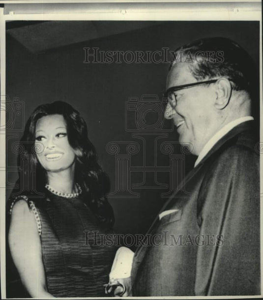 1969 Press Photo Yugoslavia-Sophia Loren & Yugoslav President Tito, Belgrade- Historic Images