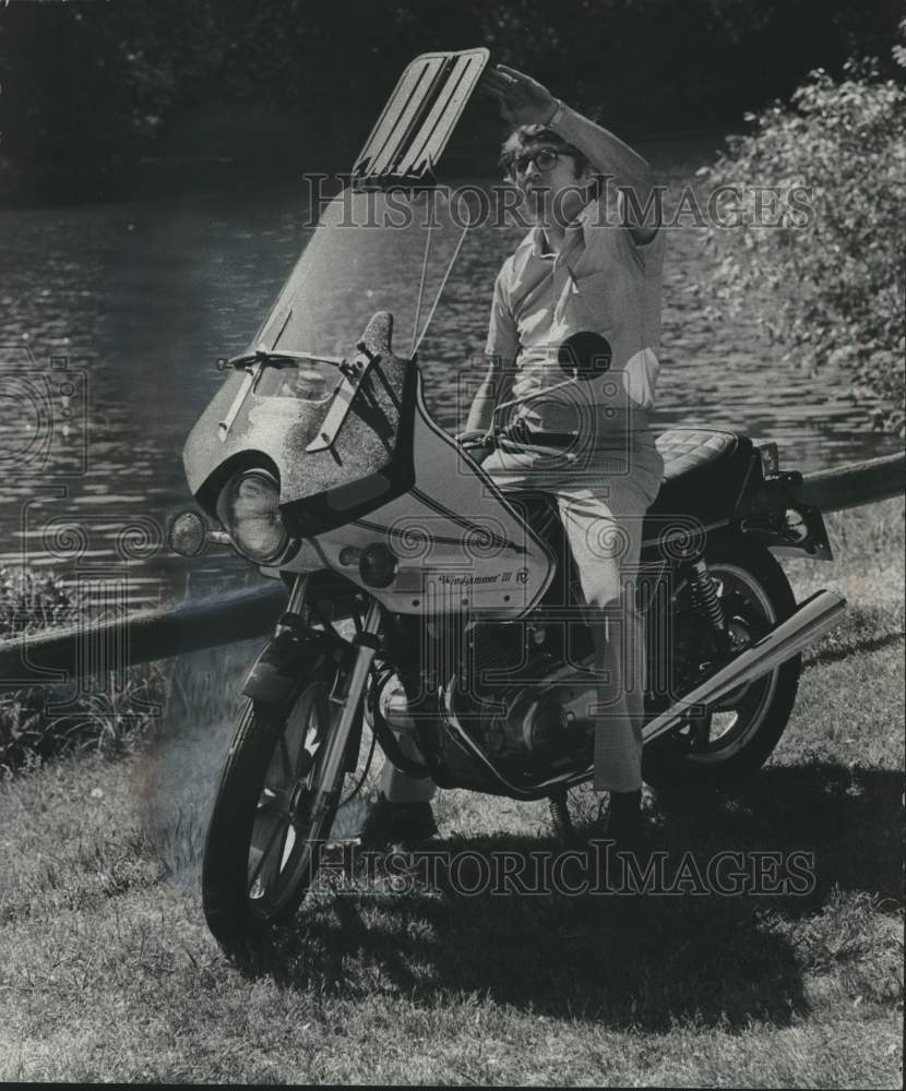 1977 Press Photo Inventor John S. Hickman - mjx78222