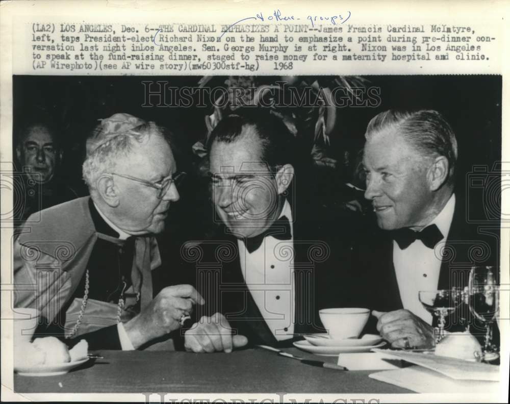 1968 Press Photo President Nixon With Others At Pre-Dinner In Los Angeles- Historic Images
