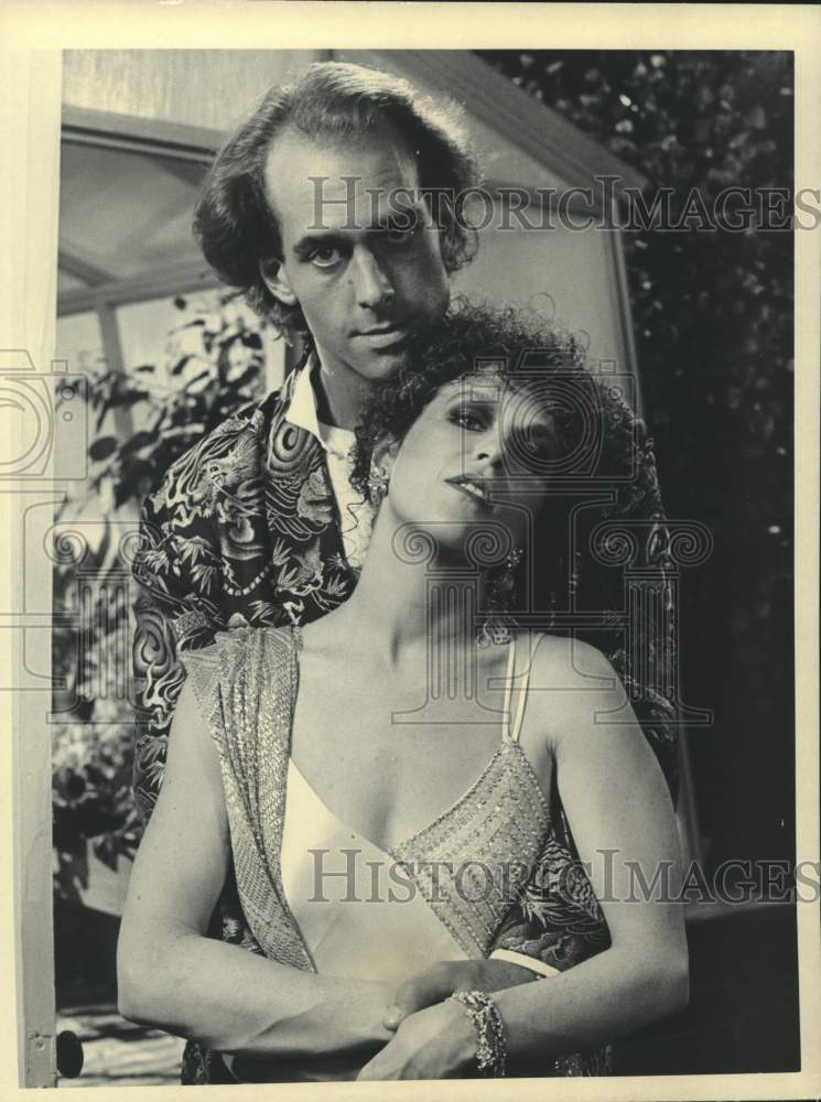 1985 Press Photo John Bedford-Lloyd & Margaret Whitton star on "Hometown" series- Historic Images