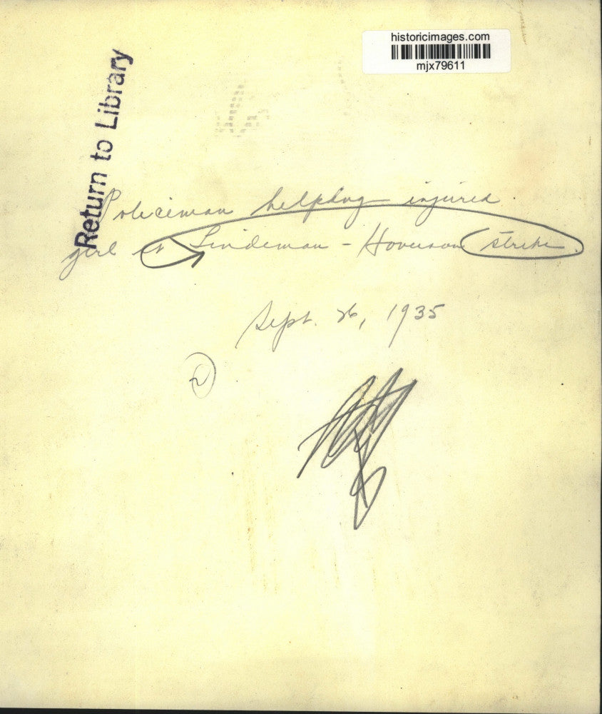 1935 Press Photo Policeman helps injured girl during Lindman-Hoverson strike