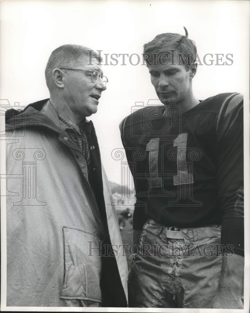 1956 Press Photo Earle Norwood instructed by Oakland football Coach Callies- Historic Images