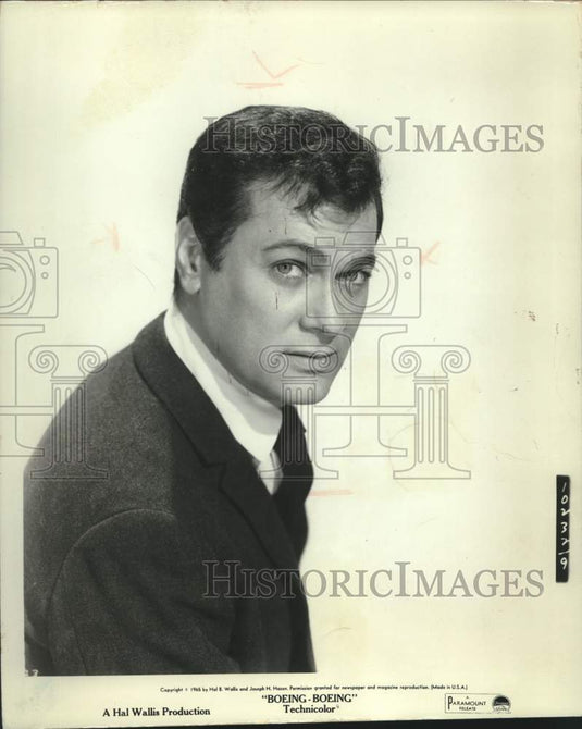 1965 Press Photo Tony Curtis in "Boeing, Boeing" - mjx79872- Historic Images