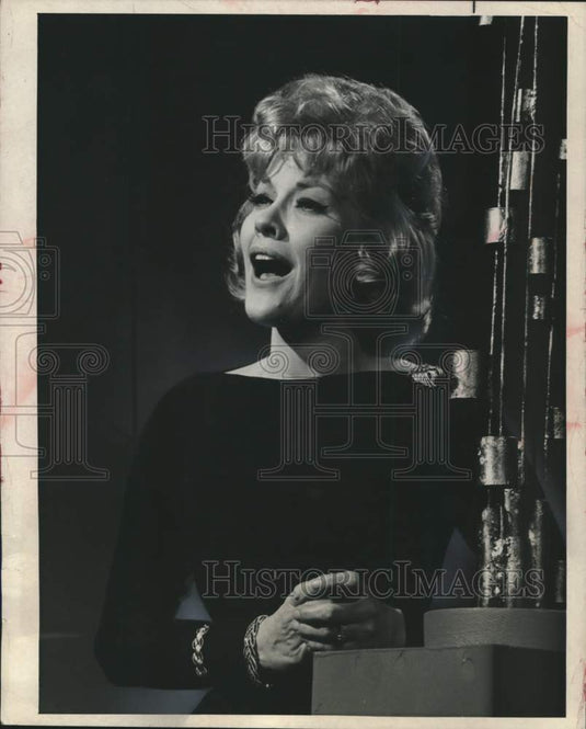 1965 Press Photo Singer Patti Page performs on NBC's "Bell Telephone Hour"- Historic Images
