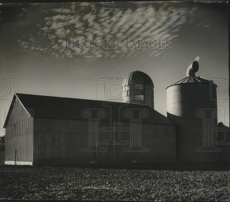 Load image into Gallery viewer, 1941 Press Photo University of Wisconsin agricultural college, Madison
