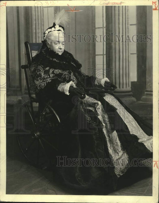 1938 Press Photo Helen Hayes as the aged Queen Victoria in "Victoria Regina".- Historic Images