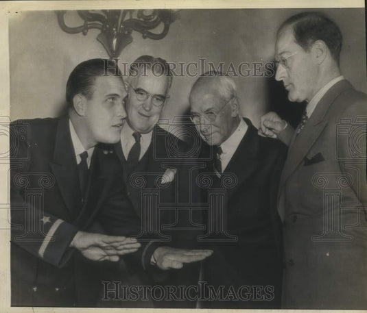 1944 Press Photo Ens. Adolph Kiefer demonstrates new breast stroke to others, NJ- Historic Images