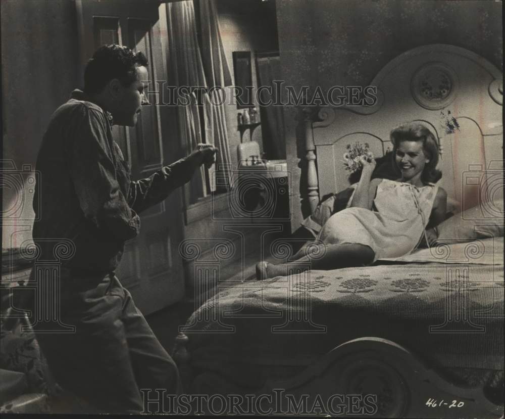 1963 Press Photo Jack Lemmon and Lee Remick in scene &quot;Days of Wine and Roses&quot;.- Historic Images