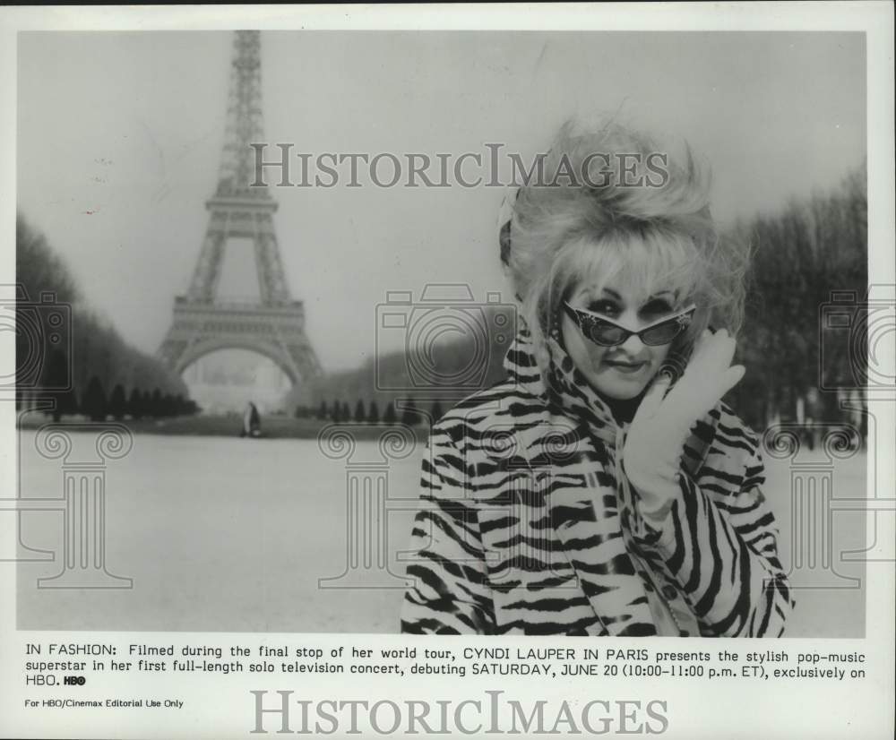 1987 Press Photo Pop-singer Cyndi Lauper poses in Paris during her world tour.- Historic Images