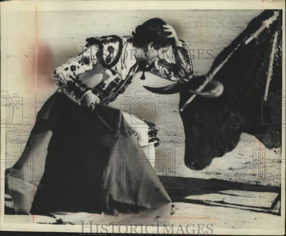 1967 Press Photo Damaso Gomez during a bull fight routine in Madrid Spain- Historic Images