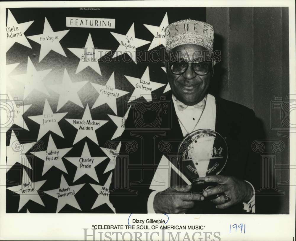 1991 Press Photo Dizzy Gillespie, receives &quot;The Soul of American Music&quot; Award- Historic Images