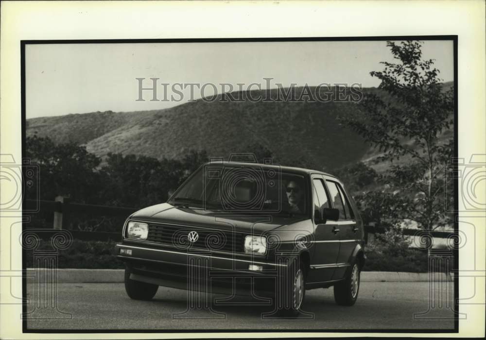 1986 Press Photo 1986 Volkswagen Golf - mjx82048