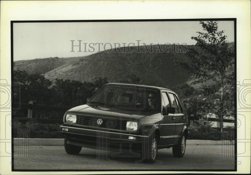 Load image into Gallery viewer, 1986 Press Photo 1986 Volkswagen Golf - mjx82048

