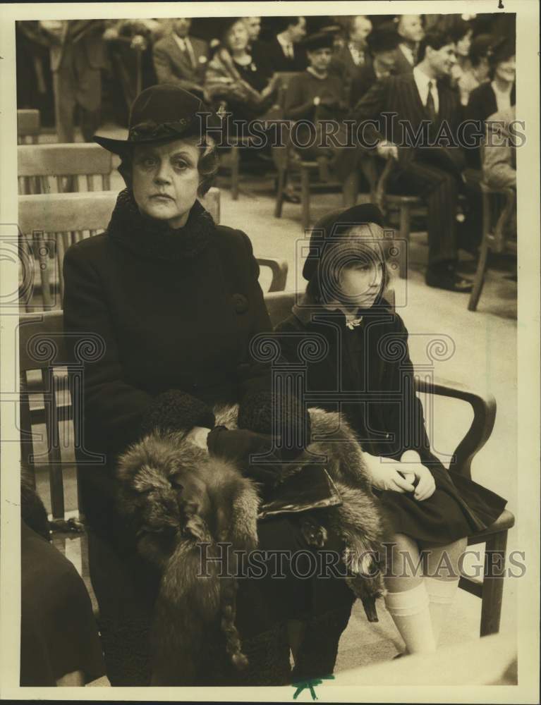 1982 Press Photo Angela Lansbury stars in "Little Gloria...Happy at Last" on NBC