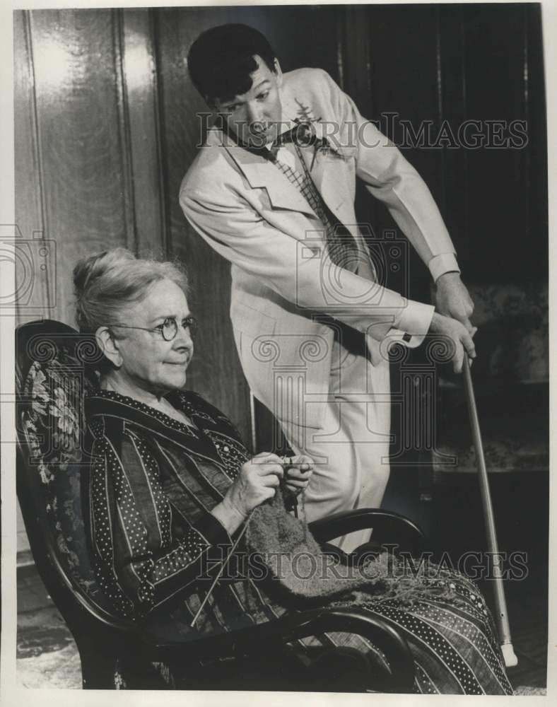 1968 Press Photo Helen Hayes &amp; Clayton Corzatte in &quot;The Show-Off&quot; - mjx82370- Historic Images