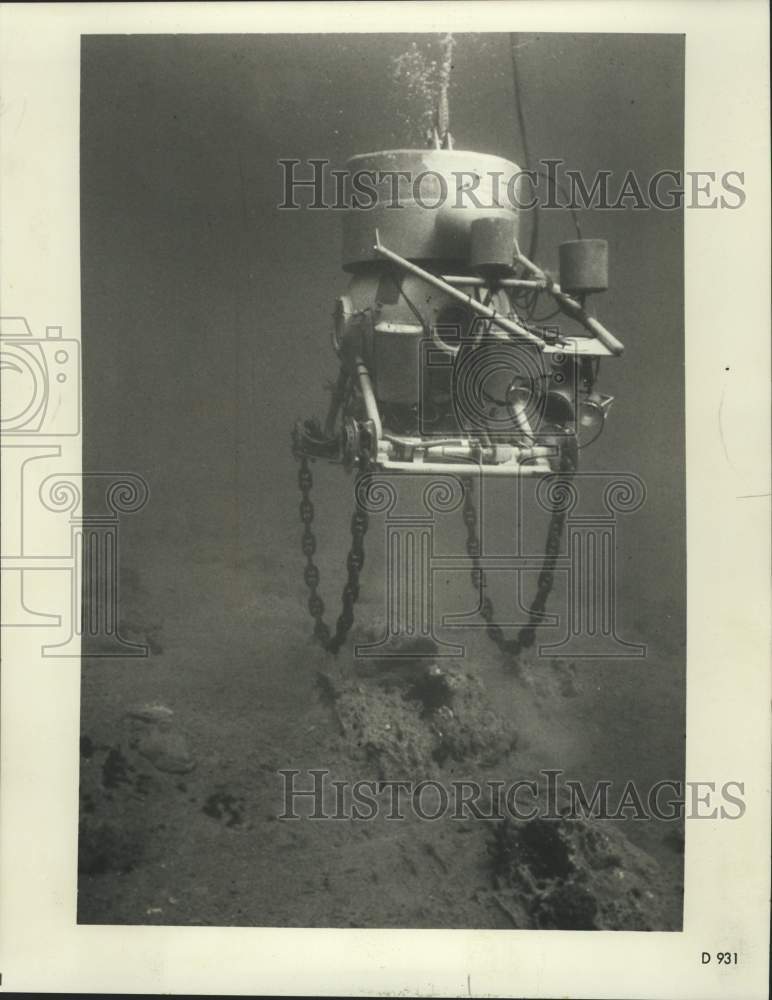 1970 Press Photo Chain driven ocean floor tractor bell for oceanography study