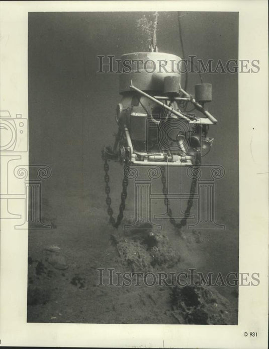 1970 Press Photo Chain driven ocean floor tractor bell for oceanography study
