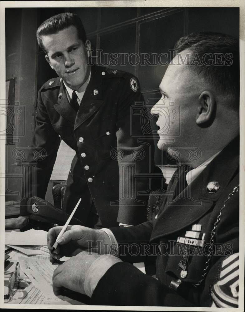 1960 Press Photo Milwaukee&#39;s Tony Kubek drills with U.S. Army Reserves weekly- Historic Images