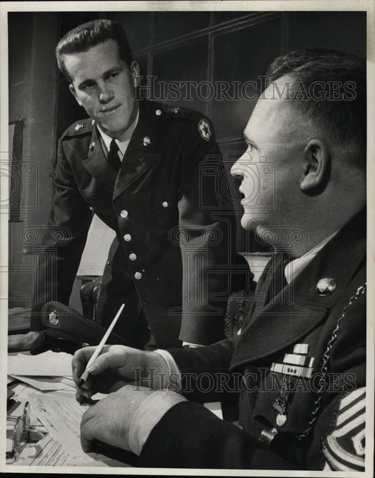 1960 Press Photo Milwaukee's Tony Kubek drills with U.S. Army Reserves weekly- Historic Images