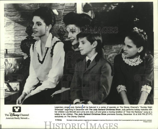 Press Photo Judy Garland & family on "The Judy Garland Christmas Show"- Historic Images