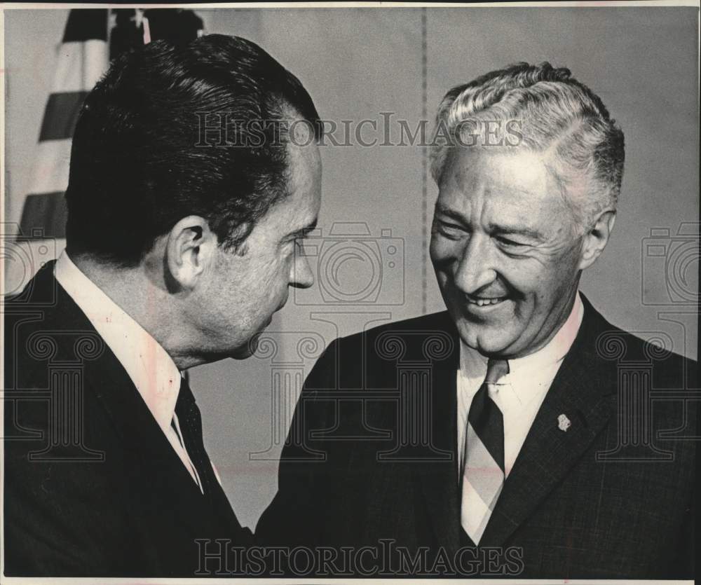 1966 Press Photo Former Vice President Richard Nixon met with Governor Knowles.