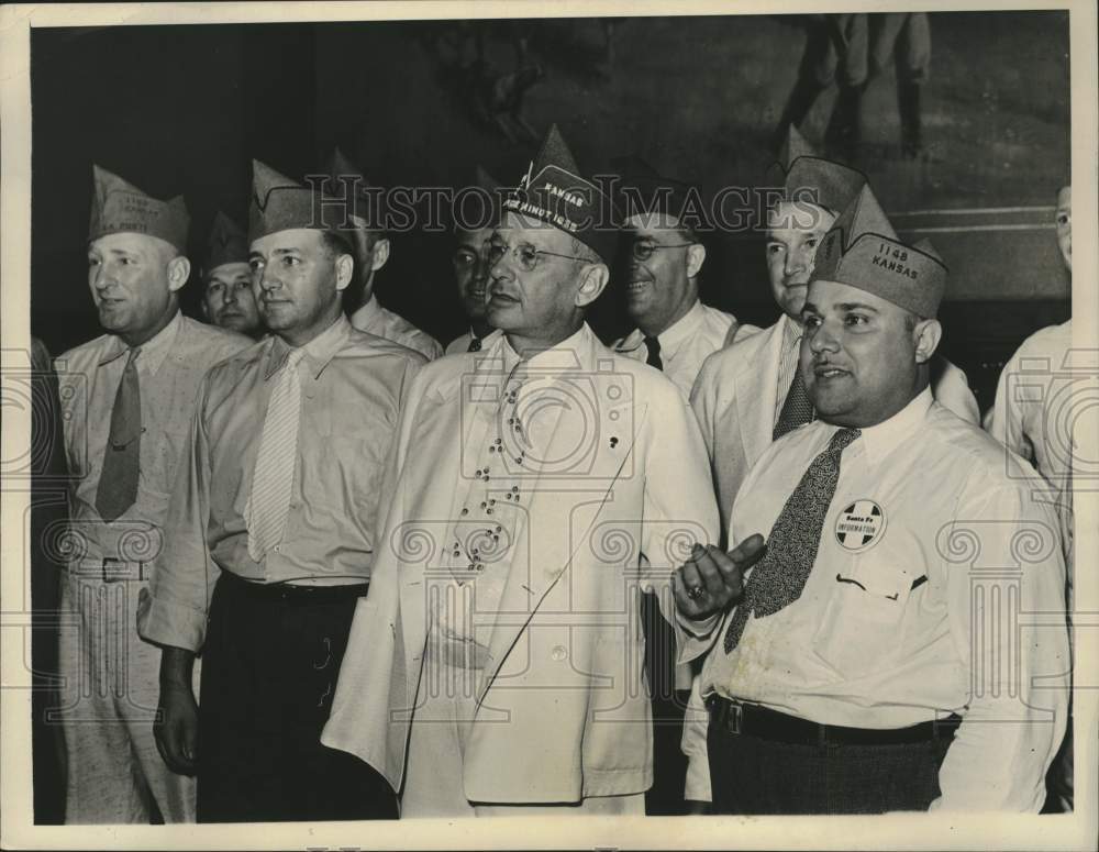 1936 Press Photo Topeka, Kansas-Governor Alf Landon presented with button