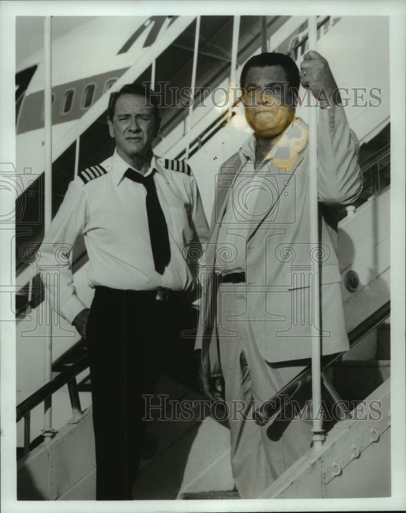 1990 Press Photo Richard Crenna and James Earl Jones in &quot;Last Flight Out&quot;- Historic Images