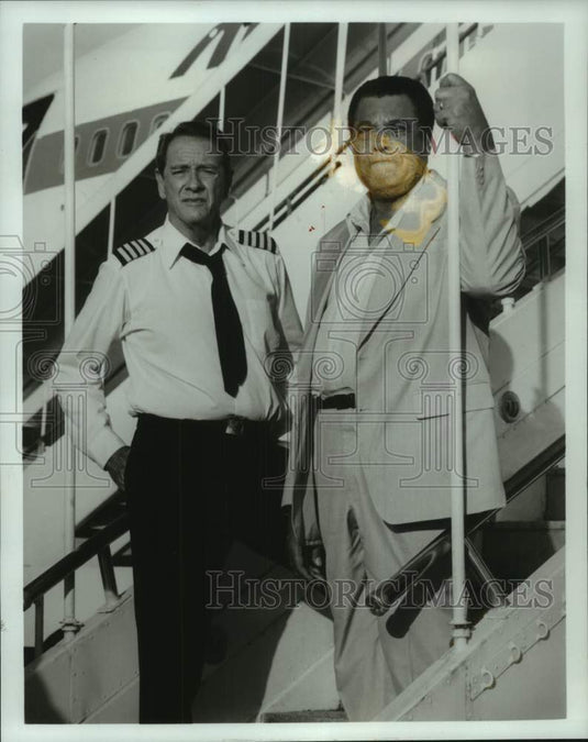 1990 Press Photo Richard Crenna and James Earl Jones in "Last Flight Out"- Historic Images