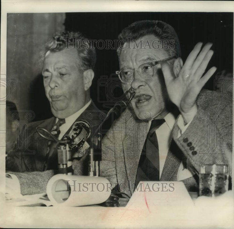 Load image into Gallery viewer, 1954 Press Photo Ray Jenkins &amp; Senator Dirksen at army-McCarthy hearing
