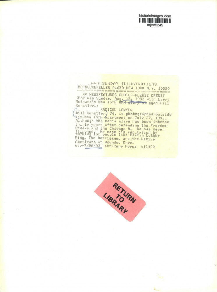 1993 Press Photo Lawyer Bill Kunstler outside his New York apartment - mjx85245