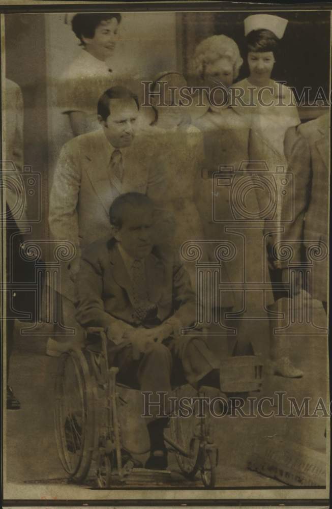 Load image into Gallery viewer, 1974 Press Photo Richard Nixon leaving Long Beach Memorial Hospital, California
