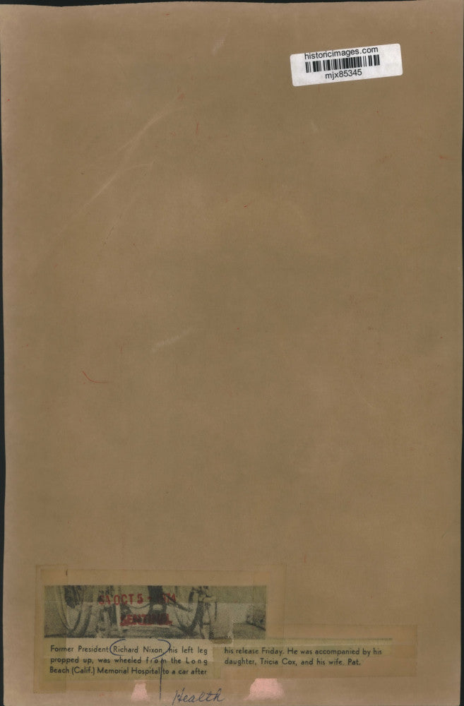 1974 Press Photo Richard Nixon leaving Long Beach Memorial Hospital, California