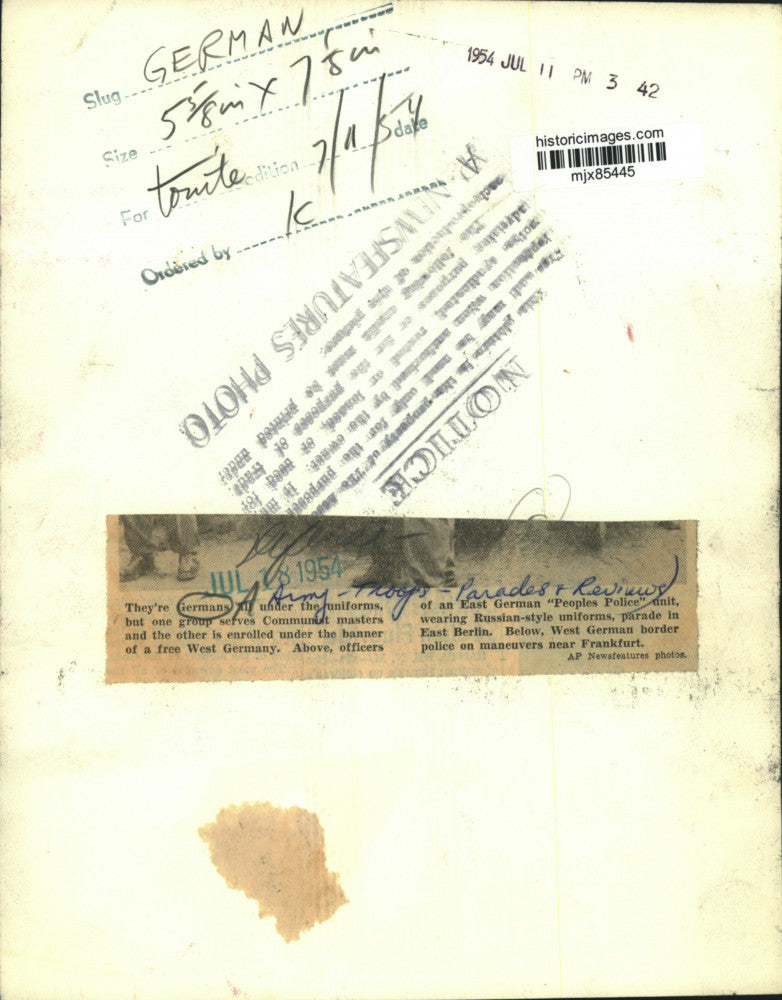 1954 Press Photo East Germans in East Berlin and West Germans near Frankfurt.