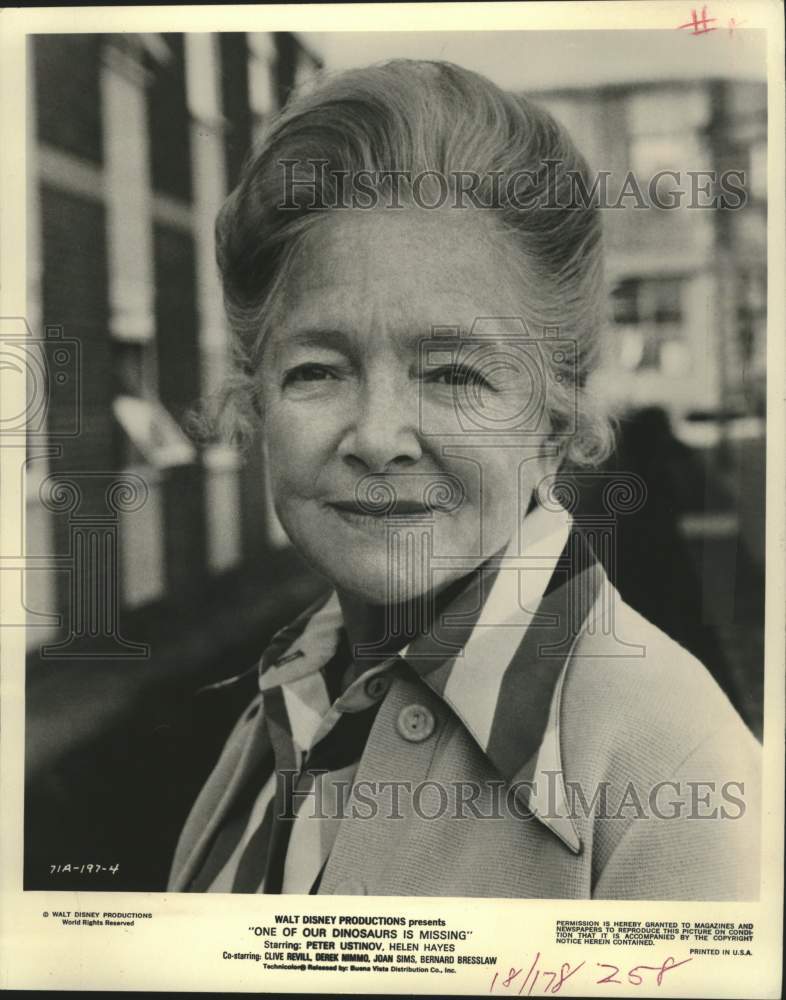 1975 Press Photo Helen Hayes stars in &quot;One Of Our Dinosaurs Is Missing&quot;- Historic Images